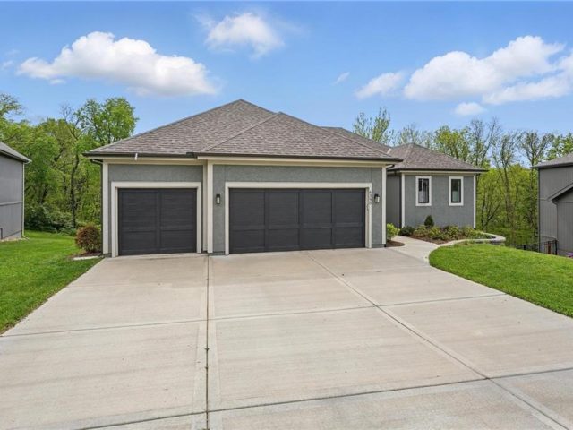 Homes for Sale in Parkville, MO 64152 | 6395  Sioux Drive
