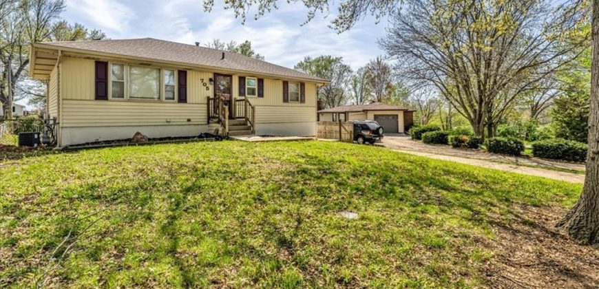 Homes for Sale in Kansas City, MO 64155 | 705 NW 88th Terrace