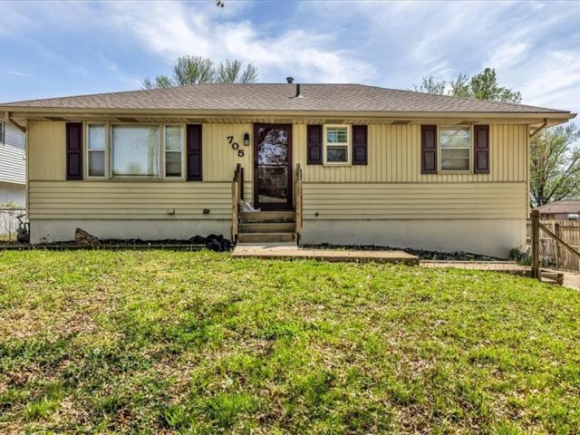 Homes for Sale in Kansas City, MO 64155 | 705 NW 88th Terrace
