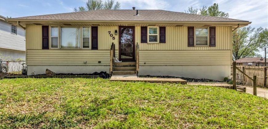 Homes for Sale in Kansas City, MO 64155 | 705 NW 88th Terrace