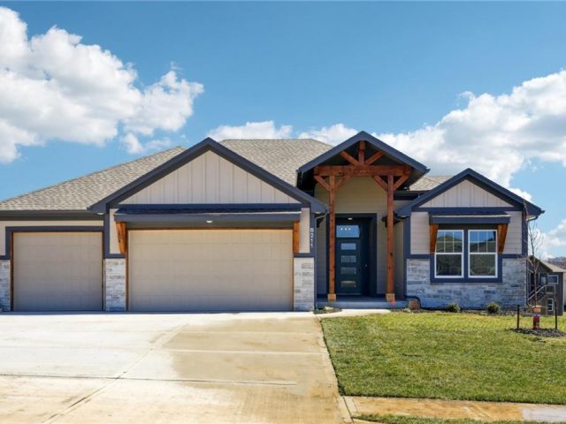 Homes for Sale in Kansas City, MO 64153 | 8211 NW 89th Terrace