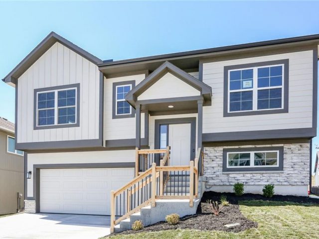 Homes for Sale in Parkville, MO 64152 | 16139  Ryan Circle