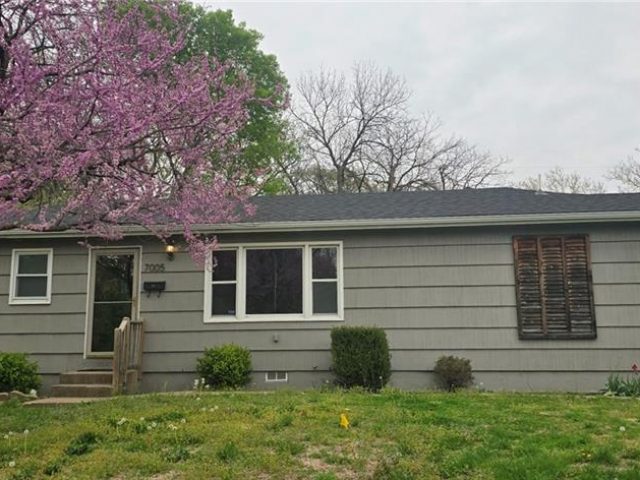 Homes for Sale in Gladstone, MO 64118 | 7005 N Baltimore Avenue