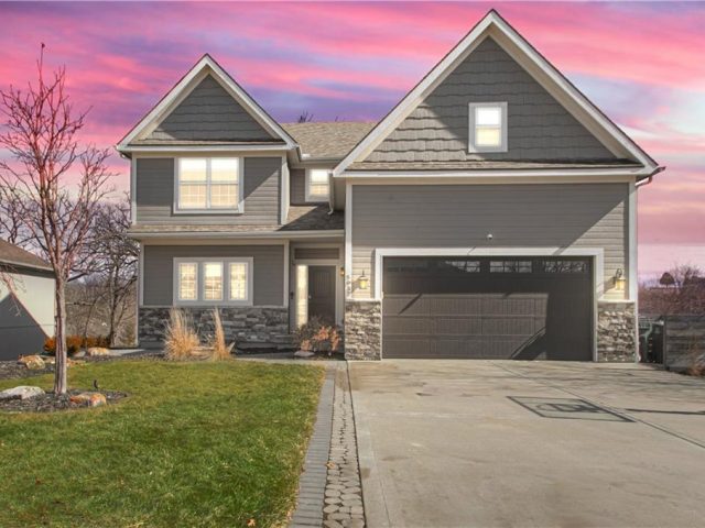 Homes for Sale in Riverside, MO 64150 | 5037 NW Timberline Drive