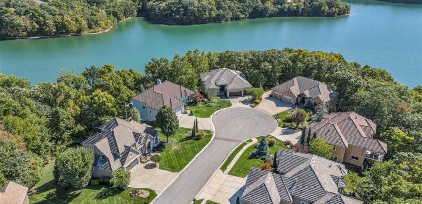 Homes for Sale in Parkville, MO 64152 | 8190  Shoreline Drive