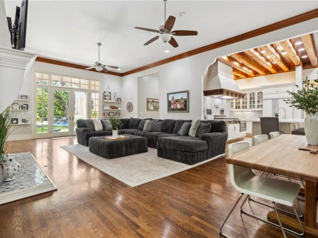 Homes for Sale in Liberty, MO 64068 | 1149  Nottingham Drive