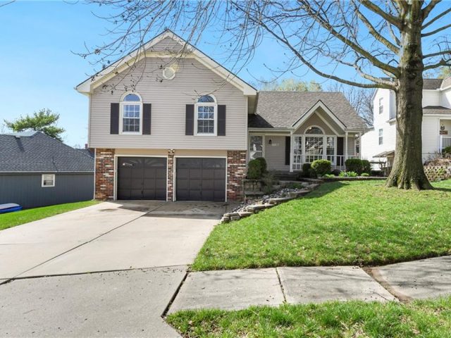 Homes for Sale in Kansas City, MO 64152 | 8007 NW 70th Street