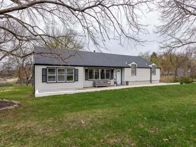 Homes for Sale in Gladstone, MO 64118 | 302 NW 54th Terrace