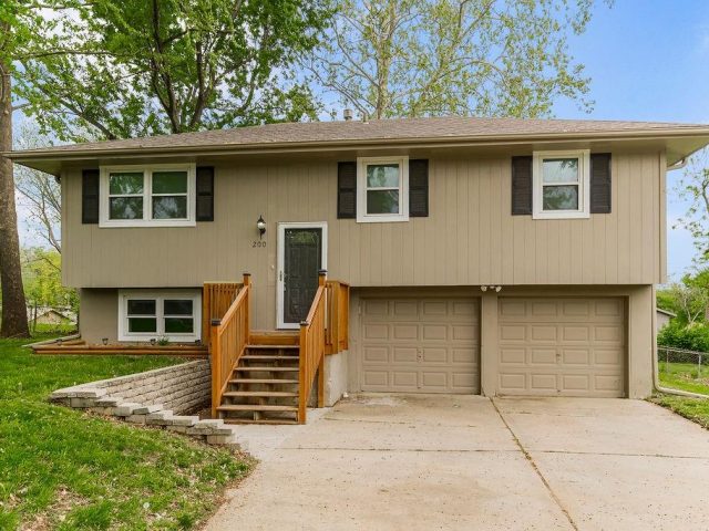 Homes for Sale in Liberty, MO 64068 | 200  Meade Street