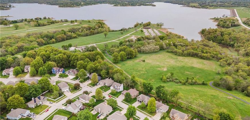 Homes for Sale in Smithville, MO 64089 | 309  Lakeview Drive