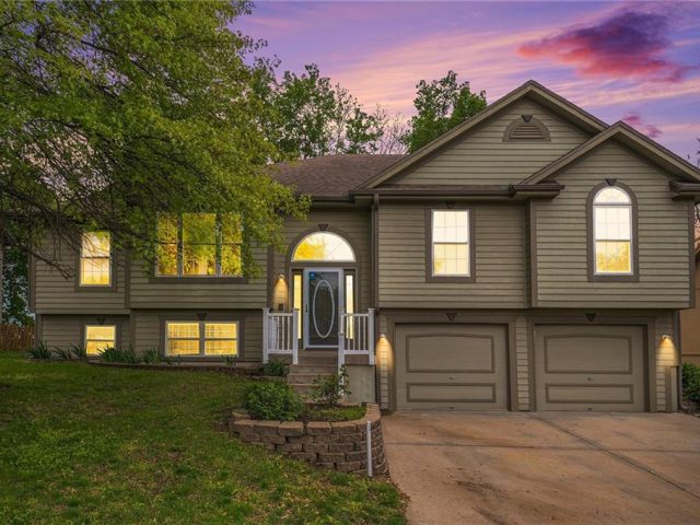 Homes for Sale in Smithville, MO 64089 | 309  Lakeview Drive