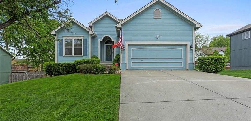 Homes for Sale in Smithville, MO 64089 | 304  Lakeview Drive
