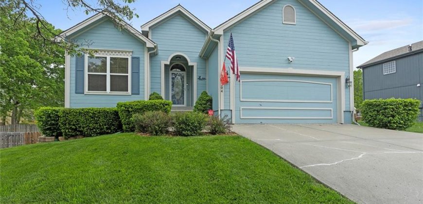 Homes for Sale in Smithville, MO 64089 | 304  Lakeview Drive