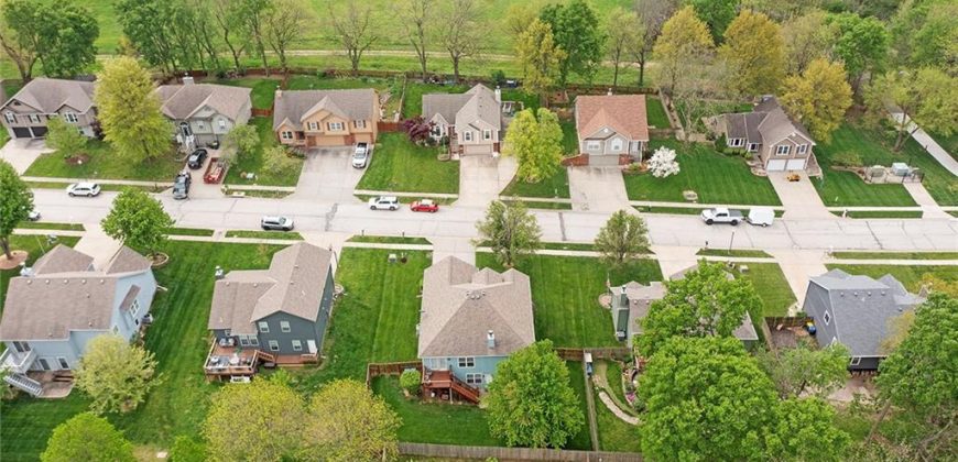 Homes for Sale in Smithville, MO 64089 | 304  Lakeview Drive