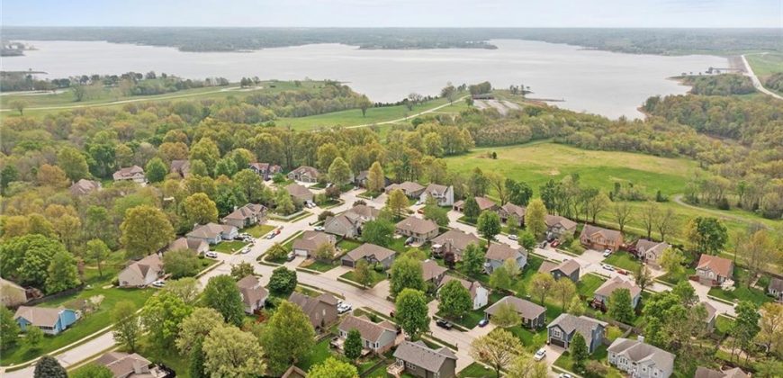 Homes for Sale in Smithville, MO 64089 | 304  Lakeview Drive