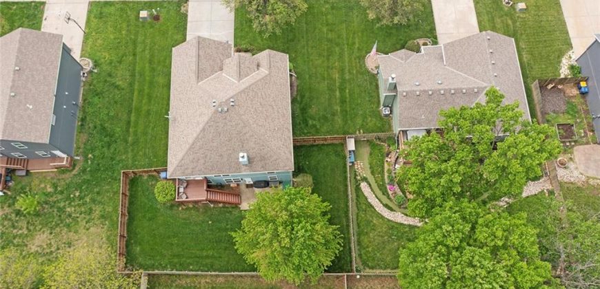 Homes for Sale in Smithville, MO 64089 | 304  Lakeview Drive