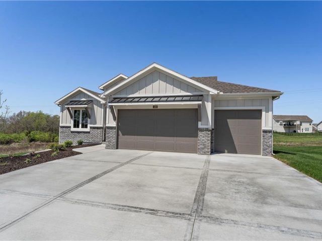 Homes for Sale in Kansas City, MO 64155 | 1320 NW 106th Terrace