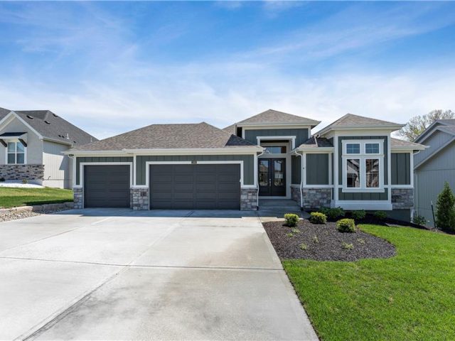 Homes for Sale in Kansas City, MO 64155 | 1305 NW 106th Terrace