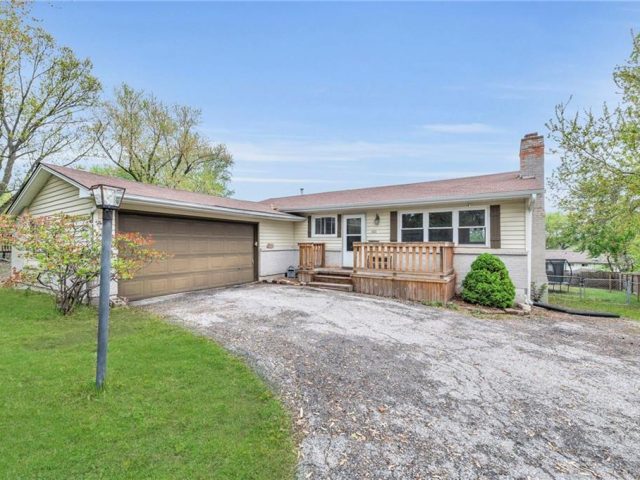 Homes for Sale in Gladstone, MO 64118 | 1610 NE Northaven Drive