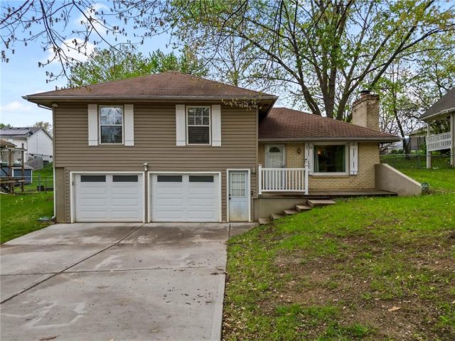 Homes for Sale in Excelsior Springs, MO 64024 | 1210  Michele Drive