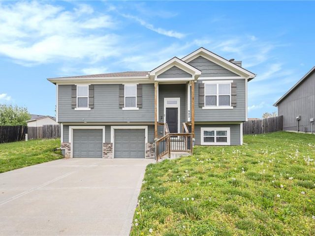 Homes for Sale in Smithville, MO 64089 | 902  Sunflower Street
