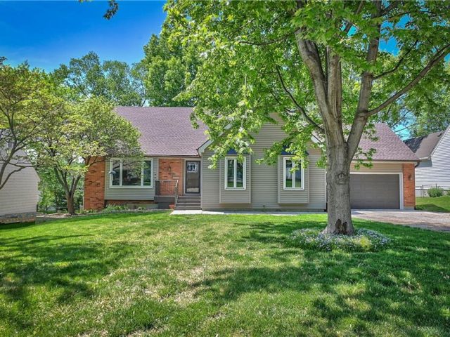 Homes for Sale in Gladstone, MO 64119 | 6302 N Askew Avenue