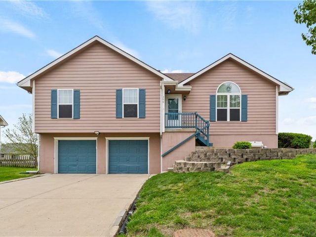 Homes for Sale in Kearney, MO 64060 | 209 E 21st Terrace