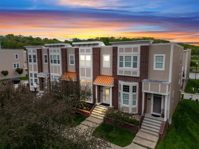 Homes for Sale in Kansas City, MO 64116 | 2911  GENTRY PARK Parkway
