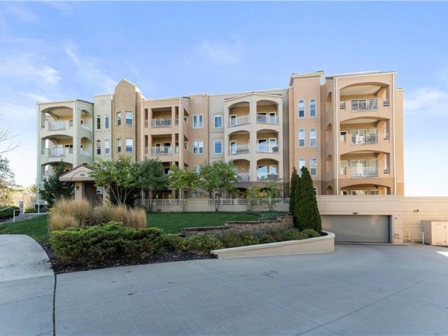 Homes for Sale in Kansas City, MO 64116 | 3800 N MULBERRY Drive, Unit#105