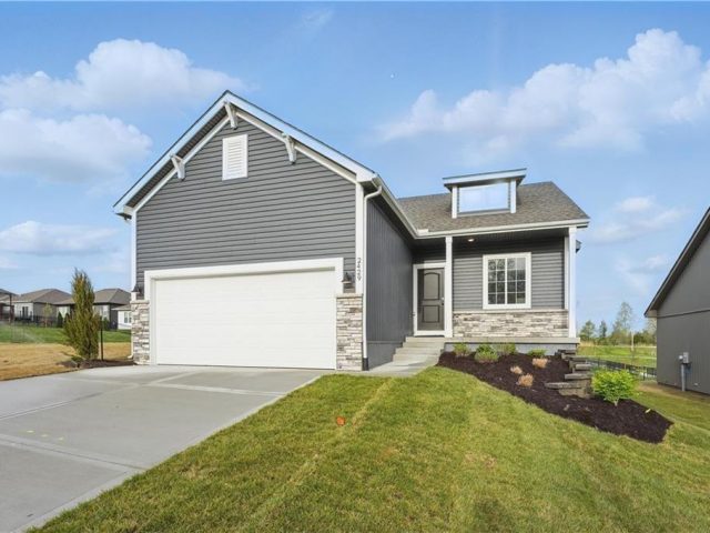 Homes for Sale in Kansas City, MO 64154 | 9630 N Colrain Avenue