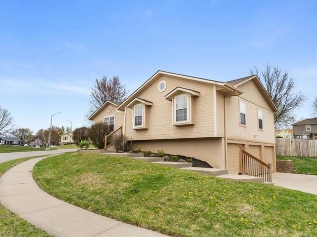 Homes for Sale in Kansas City, MO 64157 | 8409  107th Street