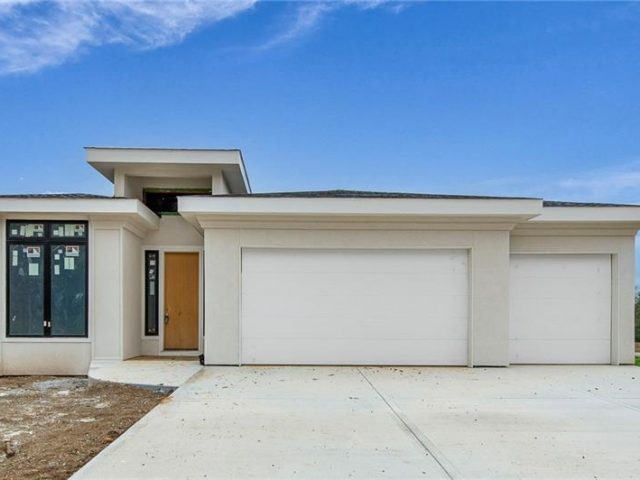 Homes for Sale in Kansas City, MO 64154 | 2611 NW 84th Terrace
