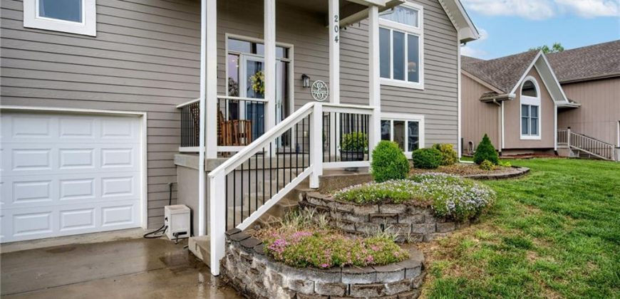 Homes for Sale in Smithville, MO 64089 | 204  Surrey Court