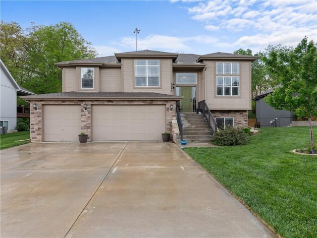 Homes for Sale in Riverside, MO 64150 | 5084 NW Timberline Drive