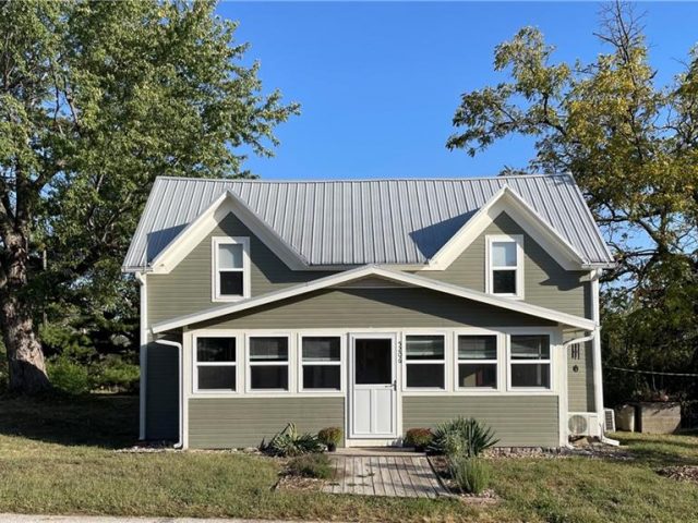 Homes for Sale in Smithville, MO 64089 | 5206  Locust Street