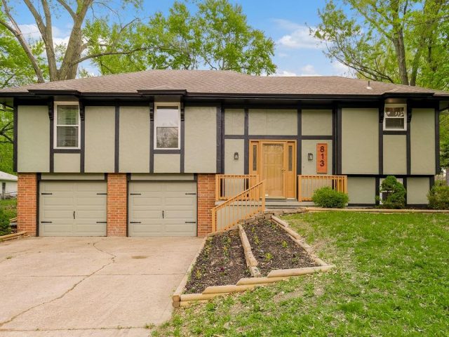 Homes for Sale in Kansas City, MO 64155 | 813 NE 114th Street