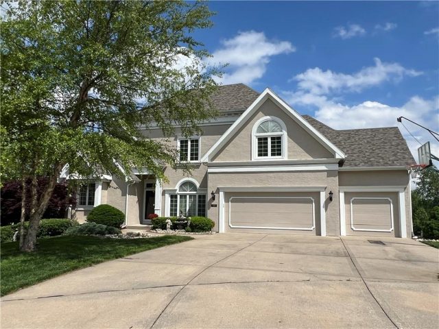 Homes for Sale in Kansas City, MO 64119 | 6111 N Kensington Court
