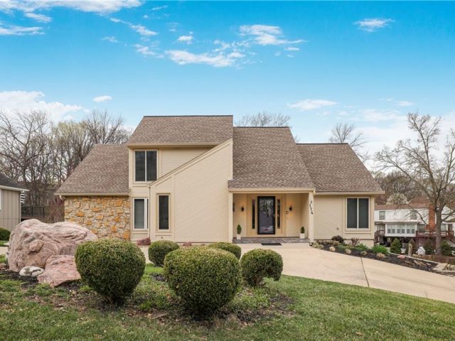Homes for Sale in Kansas City, MO 64116 | 114 NW 44th Street