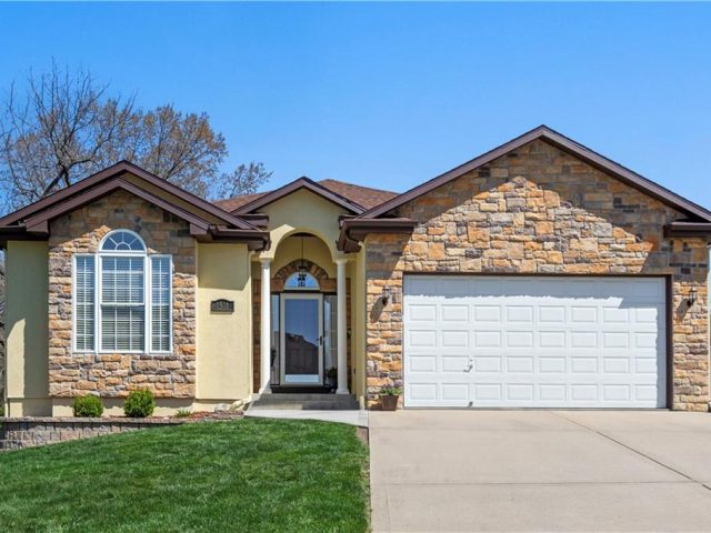 Homes for Sale in Liberty, MO 64068 | 1501  Northpoint Avenue