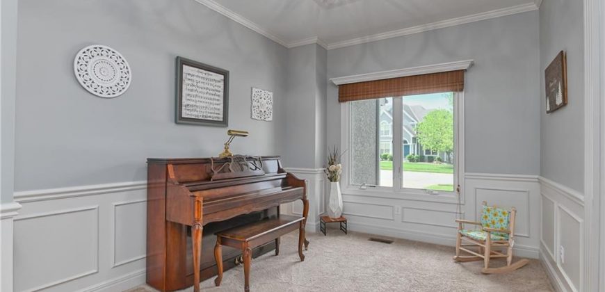 Homes for Sale in Parkville, MO 64152 | 6195 N White Oak Drive