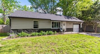 Homes for Sale in Claycomo, MO 64119 | 135 E Longfellow Street