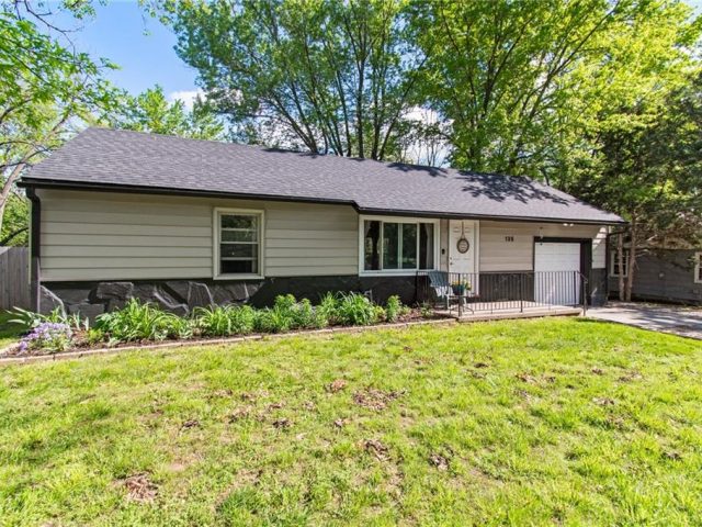 Homes for Sale in Claycomo, MO 64119 | 135 E Longfellow Street