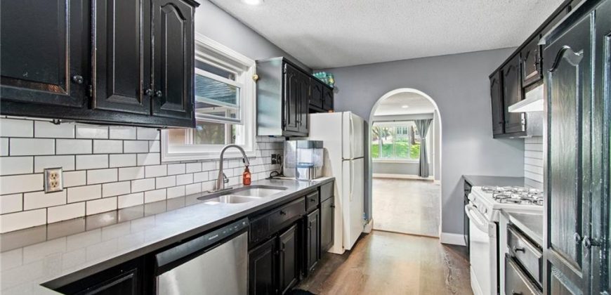 Homes for Sale in Claycomo, MO 64119 | 135 E Longfellow Street