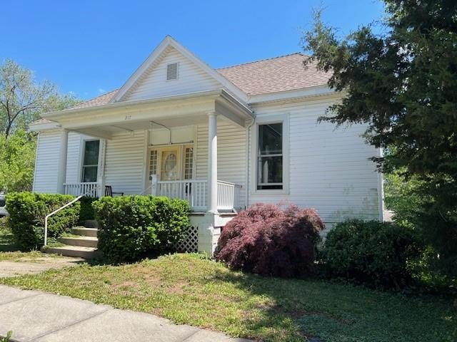Homes for Sale in Liberty, MO 64068 | 217 N Missouri Street
