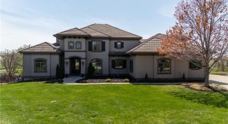 Homes for Sale in Parkville, MO 64152 | 8075  Green Glades Court