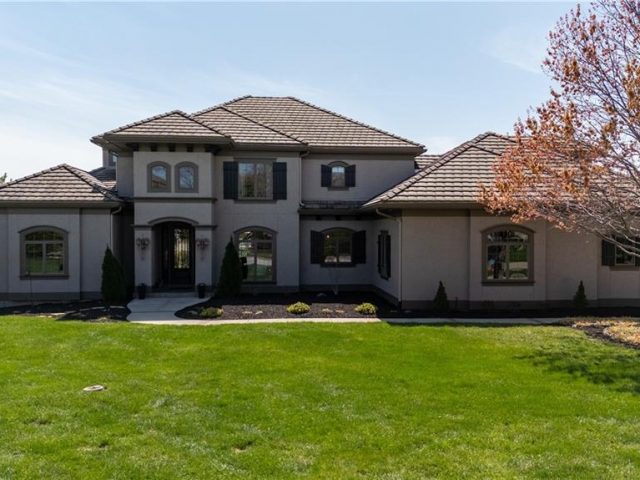 Homes for Sale in Parkville, MO 64152 | 8075  Green Glades Court