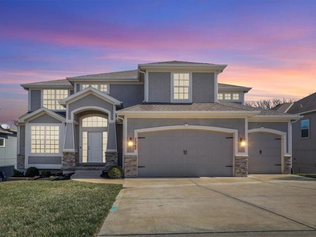 Homes for Sale in Parkville, MO 64152 | 7265 NW Forest Lakes Drive