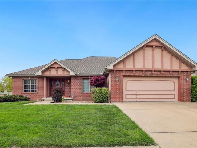 Homes for Sale in Gladstone, MO 64119 | 6016 NE Gladstone Lane