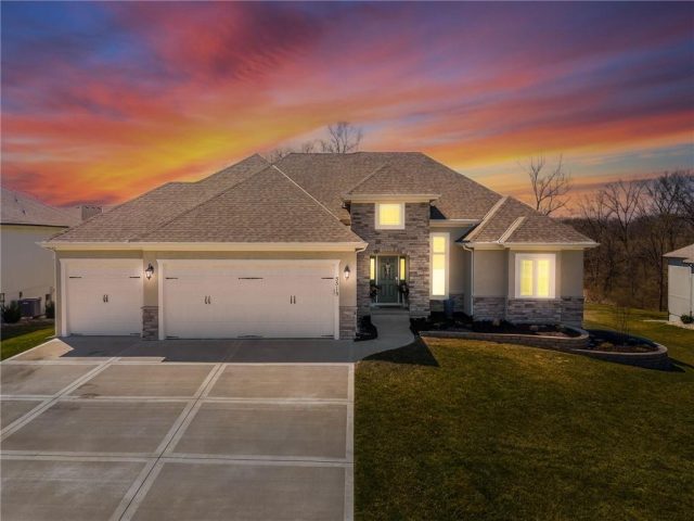 Homes for Sale in Kansas City, MO 64154 | 5513 NW 111th Court