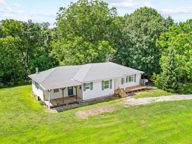 Homes for Sale in Platte City, MO 64079 | 11010  Platte River Road